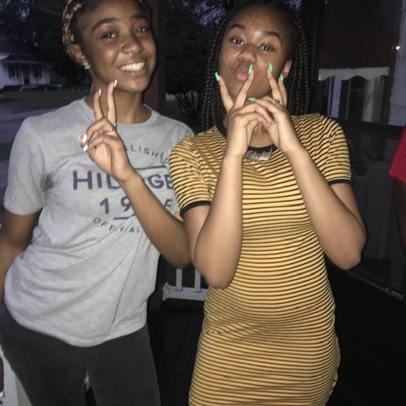 Meet your Posher, Dee - Picture 1 of 1